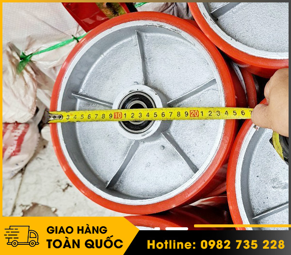 Càng tải nặng dày 12 mm, bánh PU lõi gang 250x70 mm